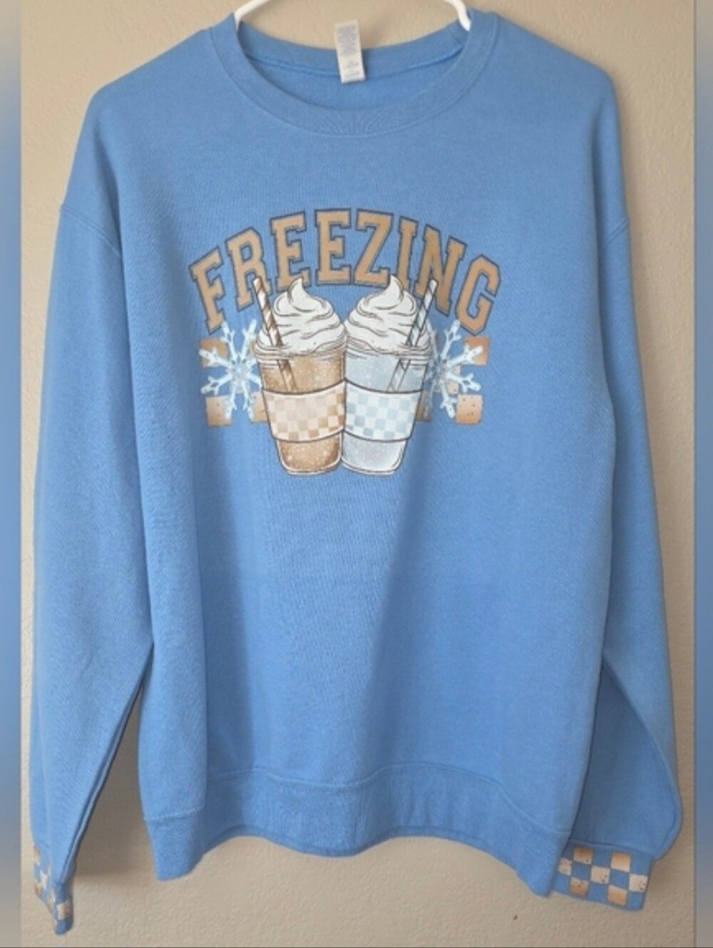 Freezing Sweatshirt - Cozy Pullover For Women Size M NWOT - Picture 2 of 2